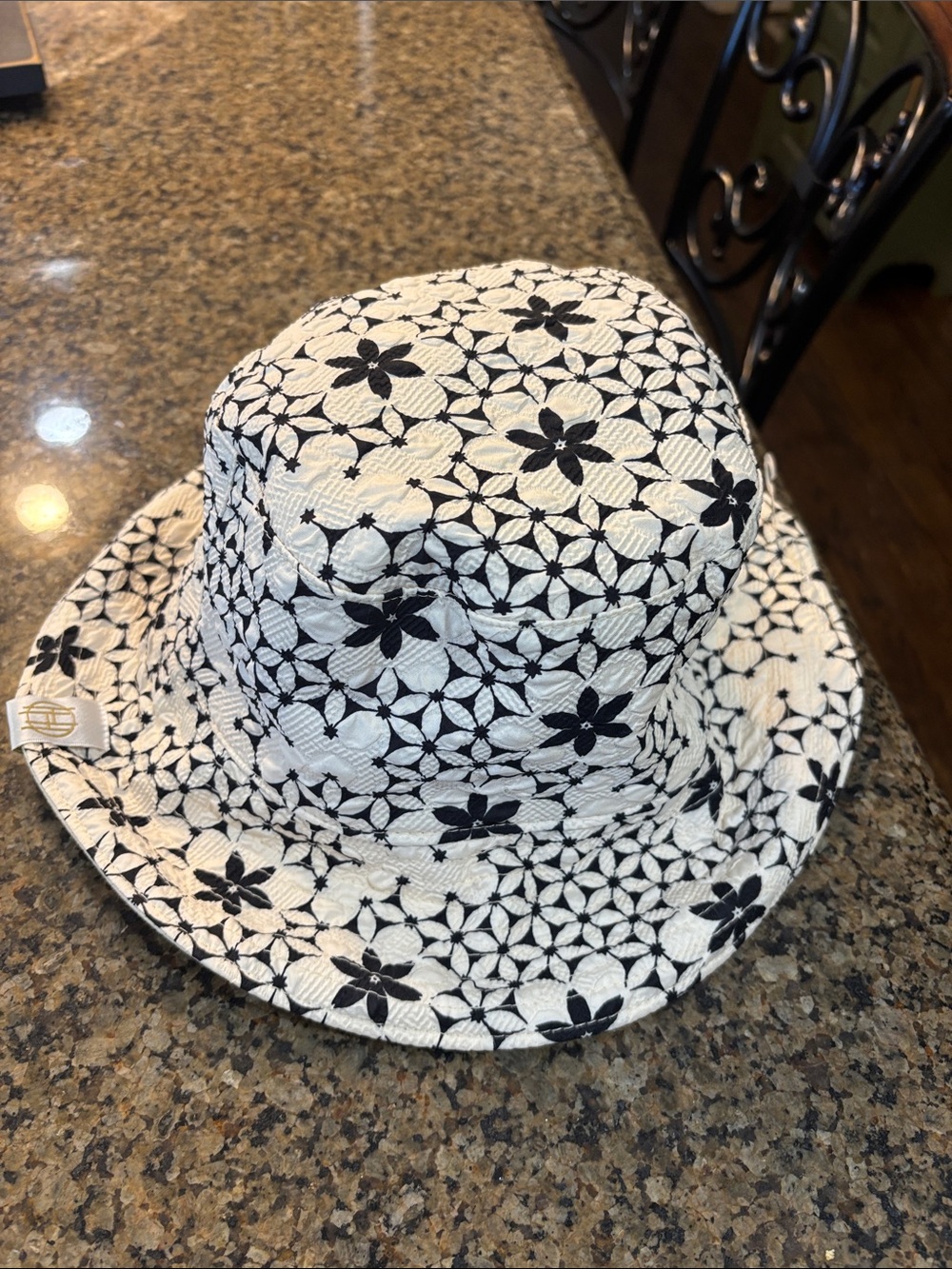 House of Harlow 1960 Black and White Floral Bucket Hat